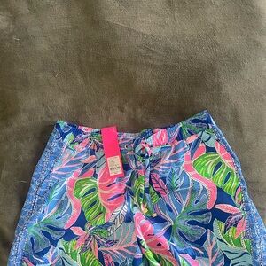 Lilly Pulitzer mid-rise shorts size M. Never worn with tags